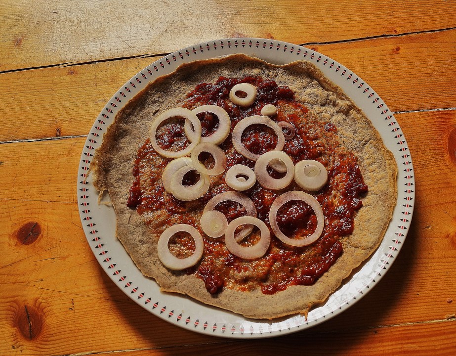 Tomato chutney and onions